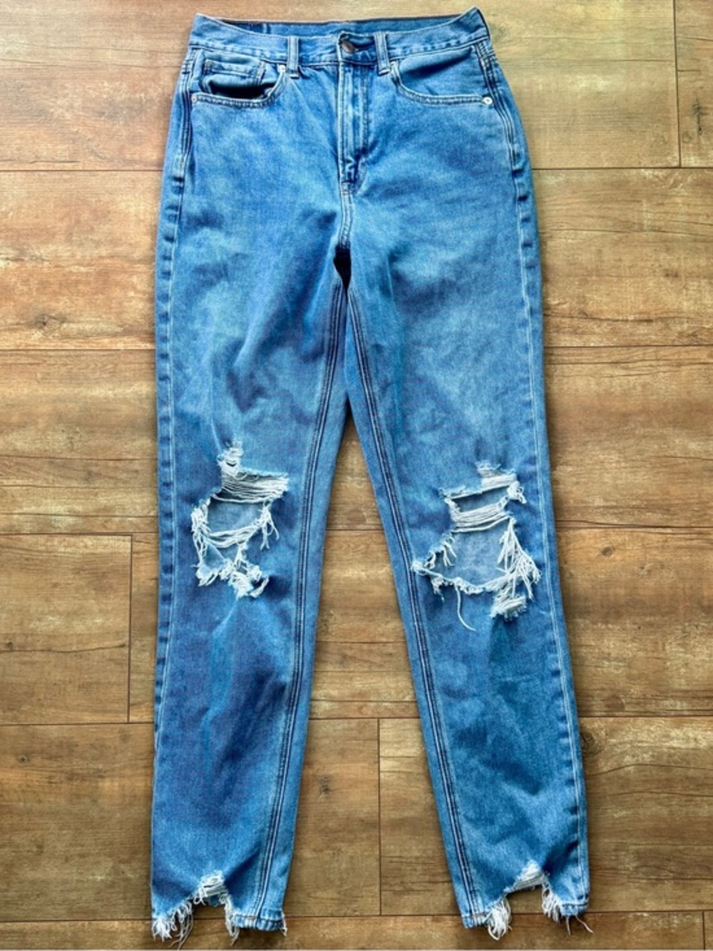 American Eagle Distressed Mom Jean High Rise Medium Wash Size 2 Long